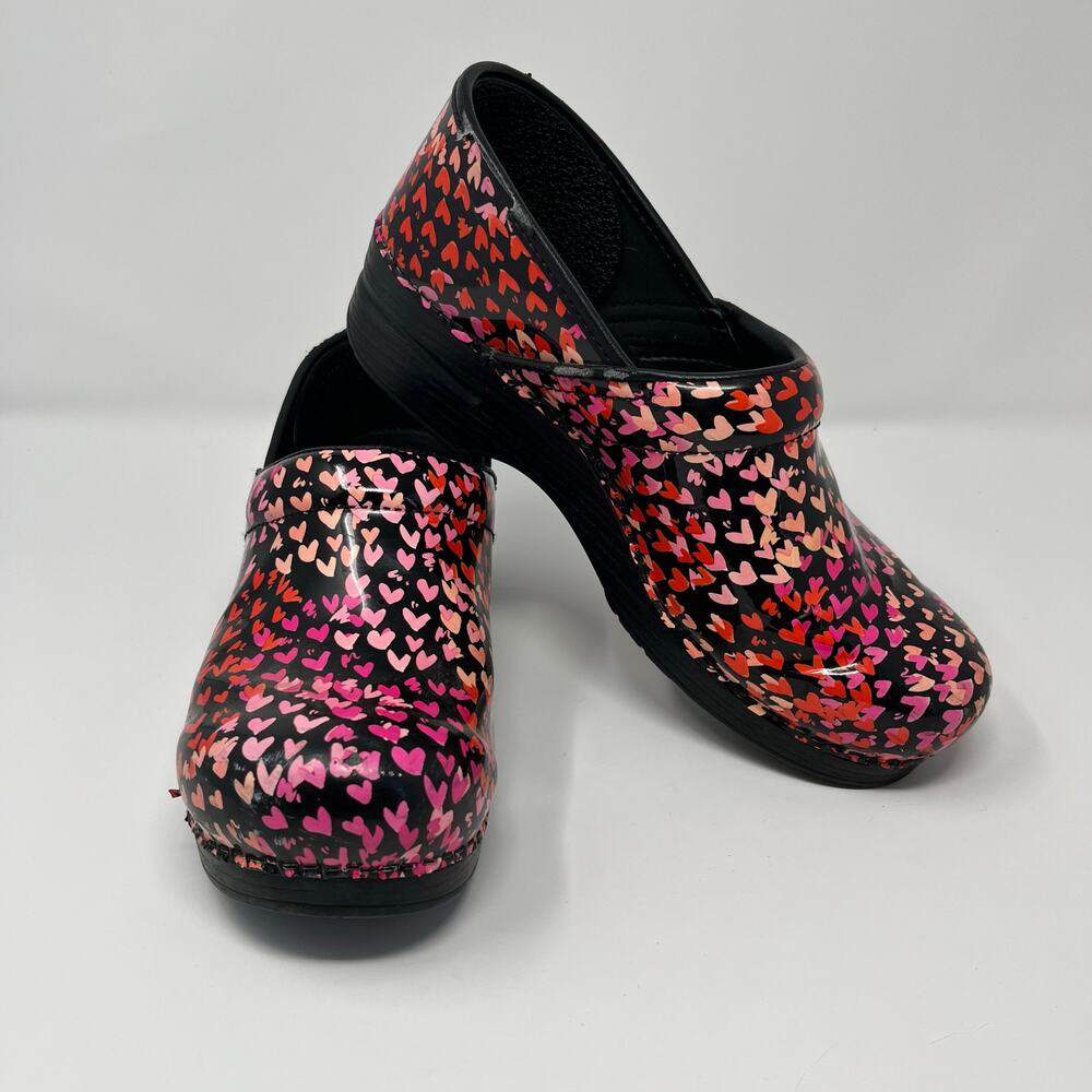 Dansko Sz 10.5 Heart Pattern Patent Clogs Valentine’s Day